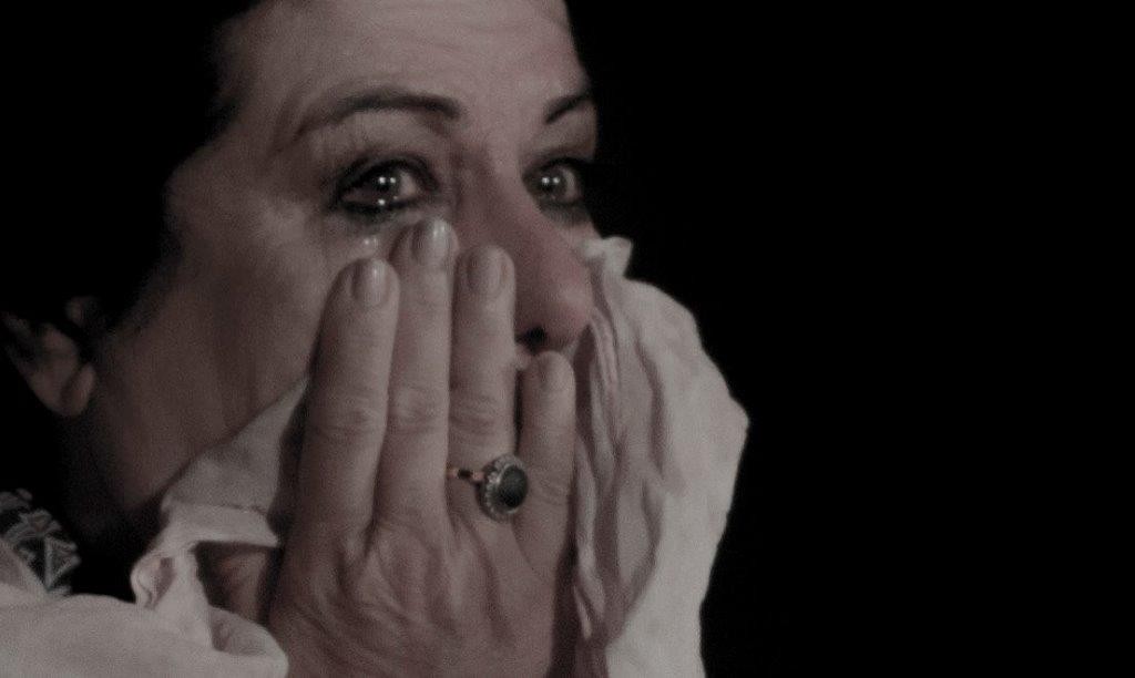 Η παράσταση Αγγέλα Παπάζογλου στο θέατρο Βράχων Άννα Συνοδινού 