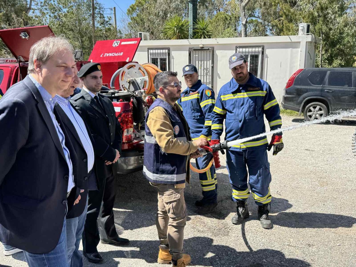 Νέο πυροσβεστικό όχημα στον στόλο του Δήμου Βύρωνα - Με εξοπλισμό και για εκχιονισμό