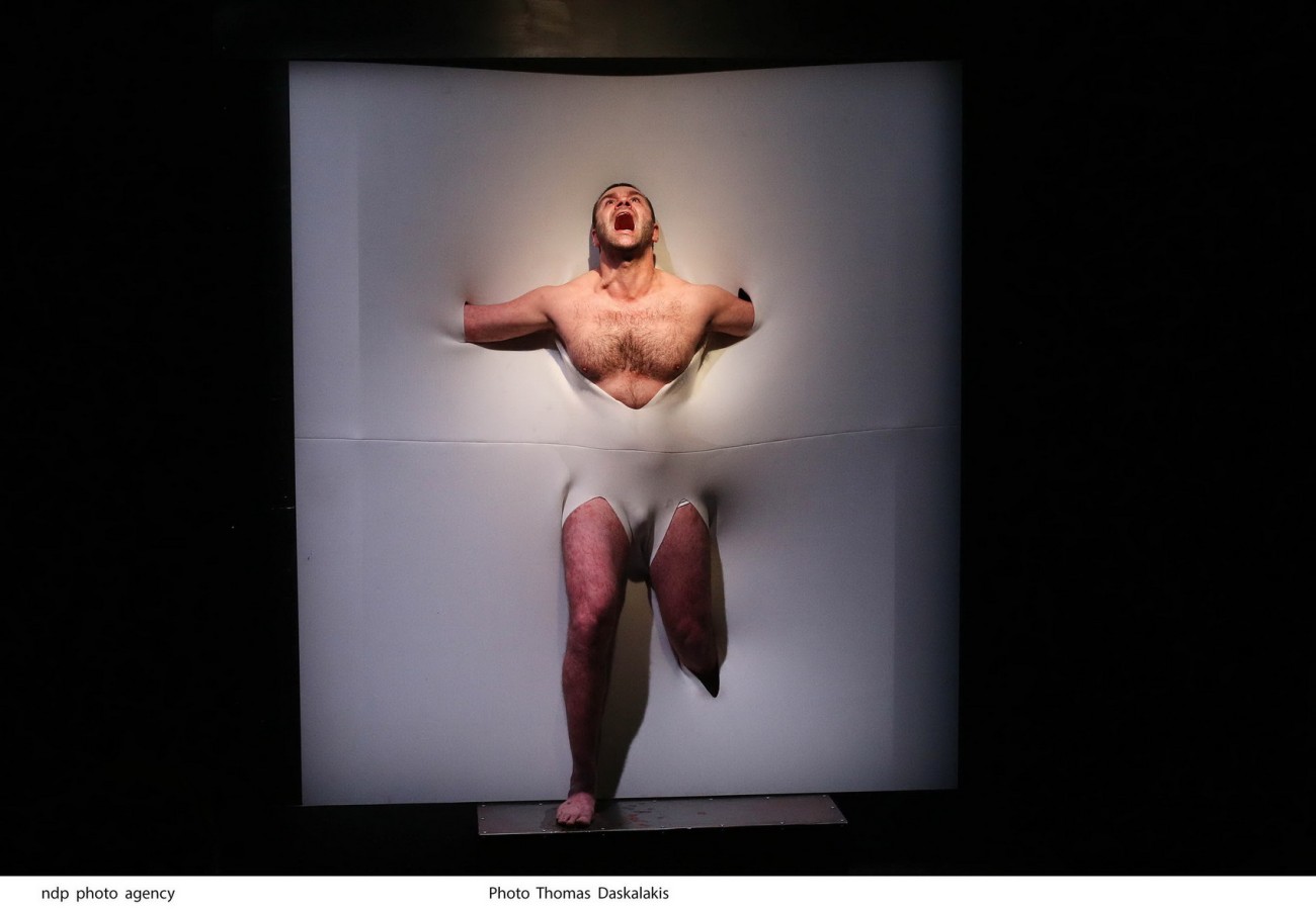 «Ο ΤΖΟΝΙ ΠΗΡΕ Τʼ ΟΠΛΟ ΤΟΥ» - ΣΟΦΙΑΣ ΑΔΑΜΙΔΟΥ, Φεστιβάλ «Στη Σκιά των Βράχων»,  Μονόλογος,  Πέμπτη 18 Ιουλίου,  Ώρα: 21:00 