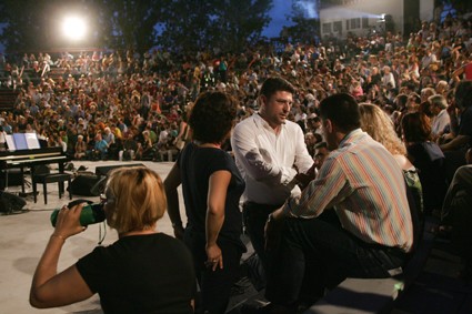 Μια μαγική βραδιά,  από το Διονύση Σαββόπουλο στη «σκιά των βράχων» 