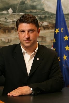 ΑΠΑΝΤΗΣΗ ΤΟΥ ΔΗΜΑΡΧΟΥ ΒΥΡΩΝΑ ΝΙΚΟΥ ΧΑΡΔΑΛΙΑ ΣΤΙΣ ΣΥΚΟΦΑΝΤΙΚΕΣ ΜΕΘΟΔΕΥΣΕΙΣ