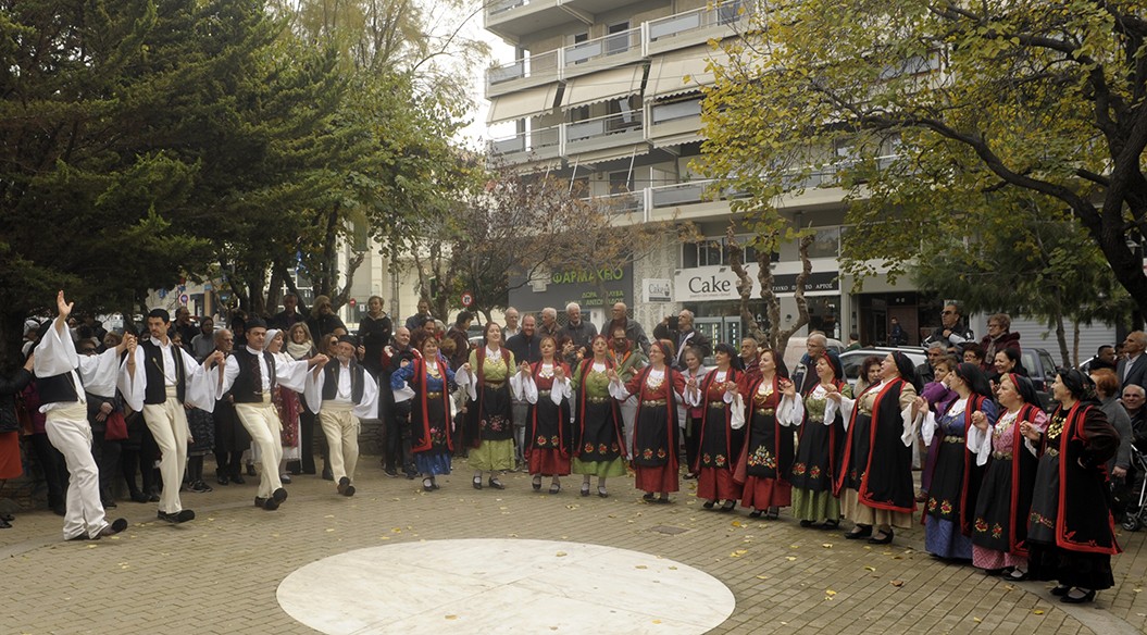 Παραδοσιακή μουσική, κάλαντα, χοροί, πολύ κέφι και κεράσματα στη Χριστουγεννιάτικη Γιορτή του Δήμου Βύρωνα 