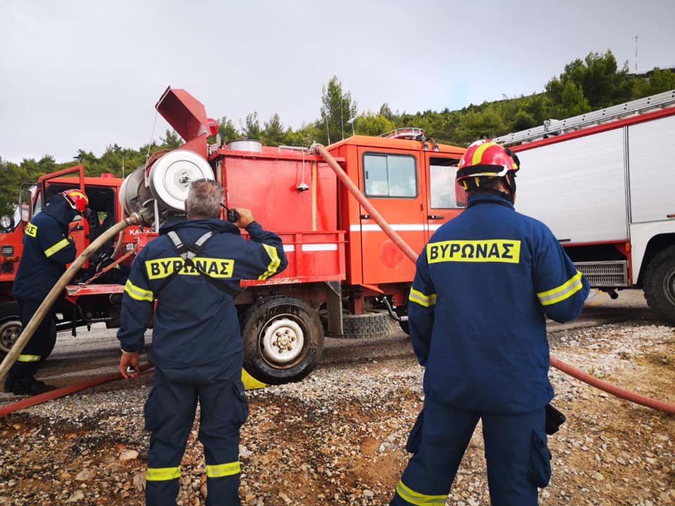 Πυρκαγιά κοντά στο πάρκο των κεραιών στον Υμηττό