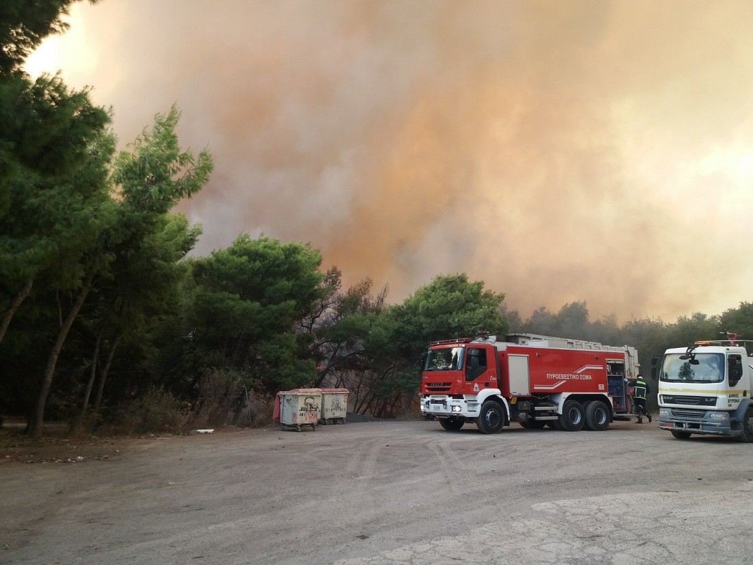 Μεγάλη φωτιά στον Καρέα
