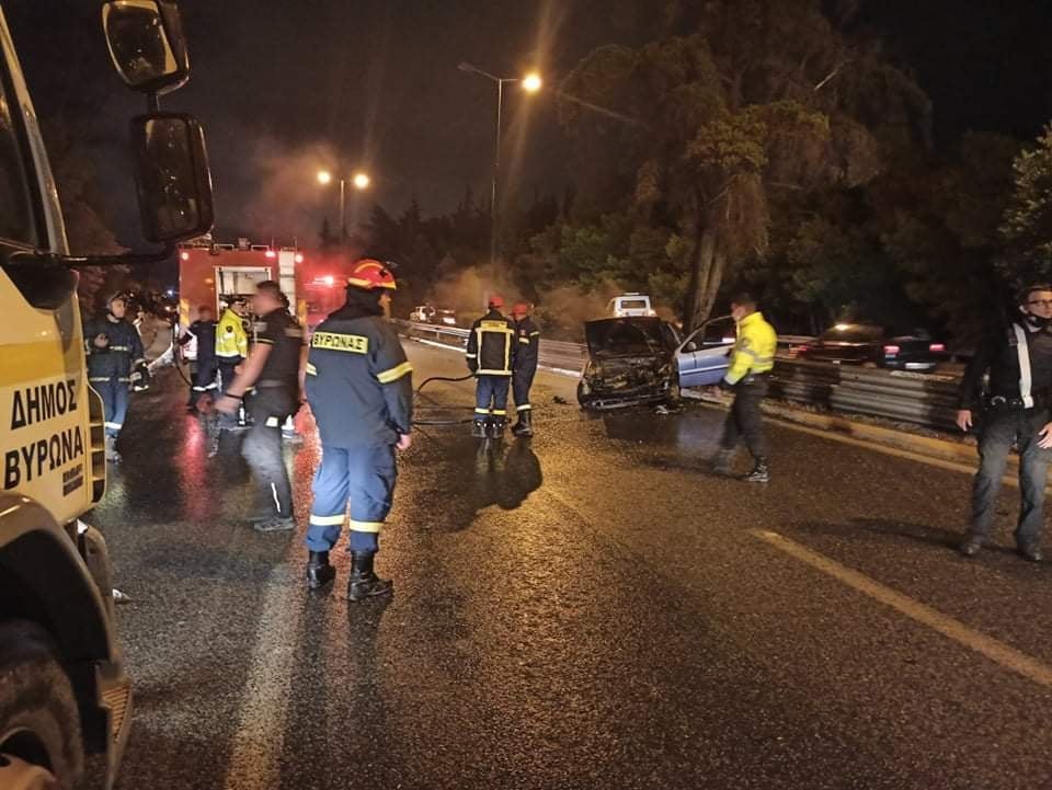 Οι εθελοντές Πολιτικής Προστασίας του Δήμου Βύρωνα σε πυρκαγιά σε ΙΧ στην Κατεχάκη 