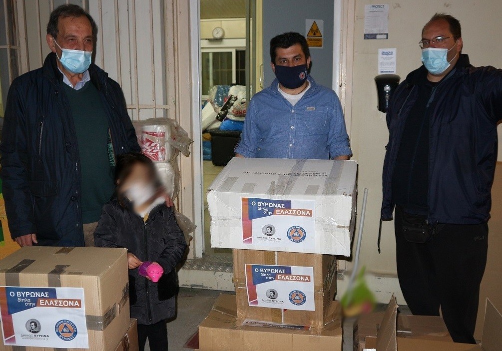 Παραδόθηκε η βοήθεια του Δήμου Βύρωνα στους σεισμοπαθείς της περιοχής του Τυρνάβου
