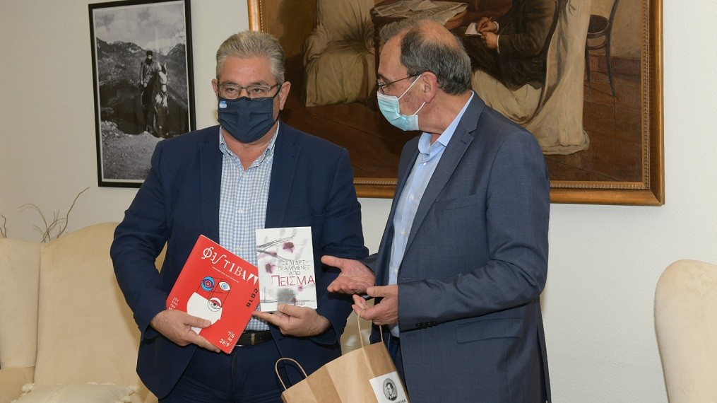 Με τον Δημήτρη Κουτσούμπα συναντήθηκαν οι  δήμαρχοι Βύρωνα και Δάφνης-Υμηττού για τα Θέατρα Βράχων