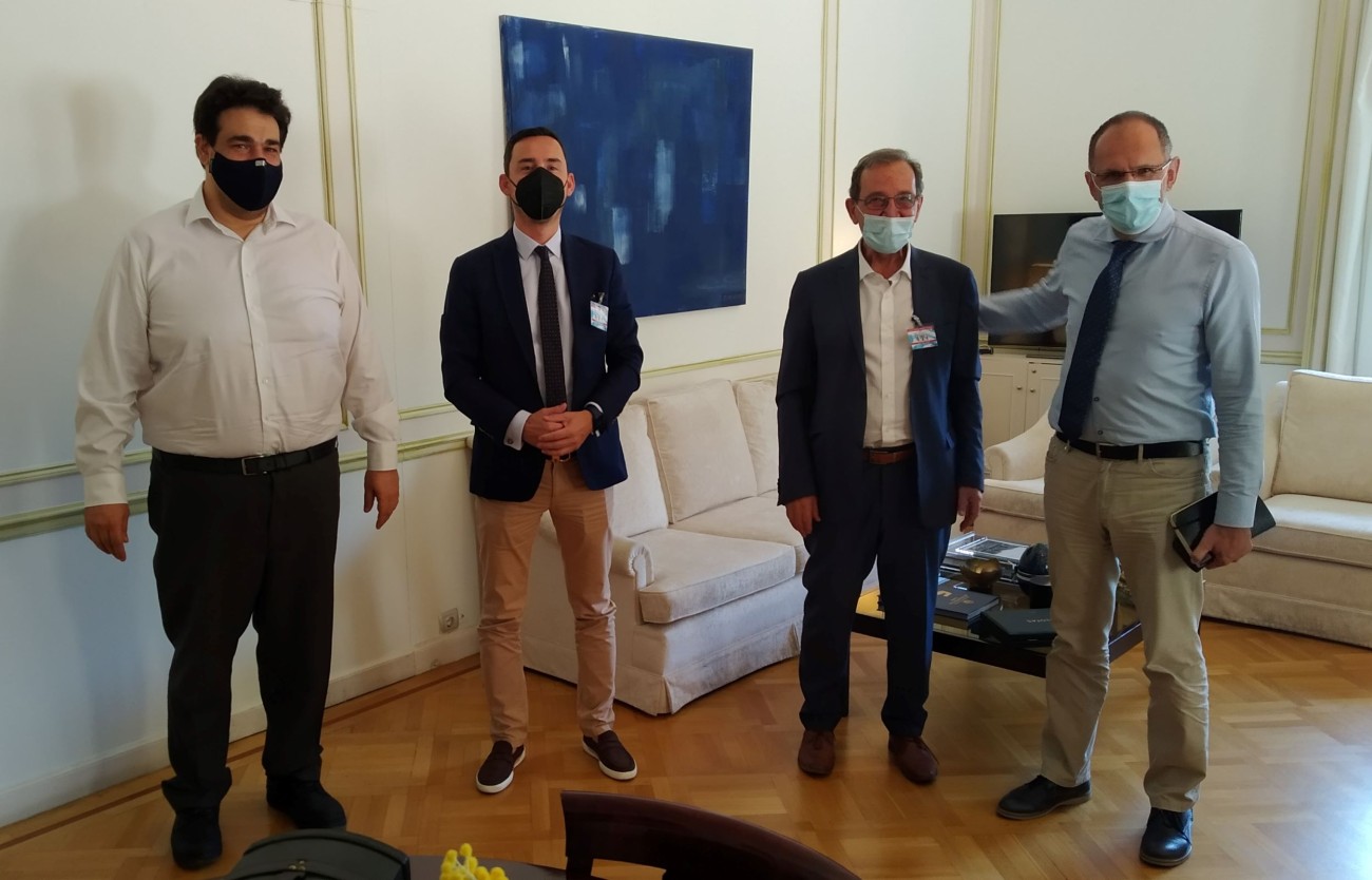 Στο Μέγαρο Μαξίμου οι δήμαρχοι Βύρωνα και Δάφνης-Υμηττού για τα Θέατρα Βράχων