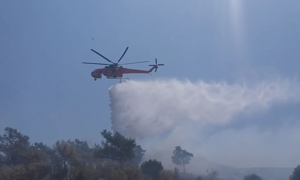 Υπό έλεγχο η φωτιά που εκδηλώθηκε στο λόφο Αράπη στο Βύρωνα
