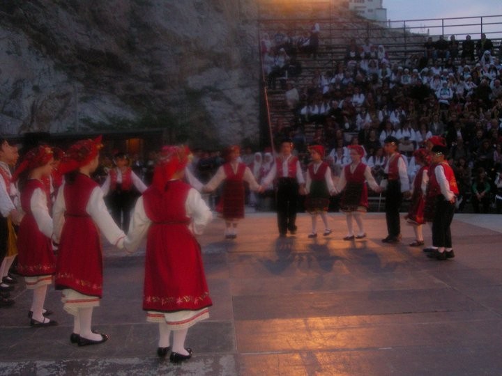 Τρανός χορός που... έγινε στο Θέατρο Βράχων <i>Μελίνα Μερκούρη</i>