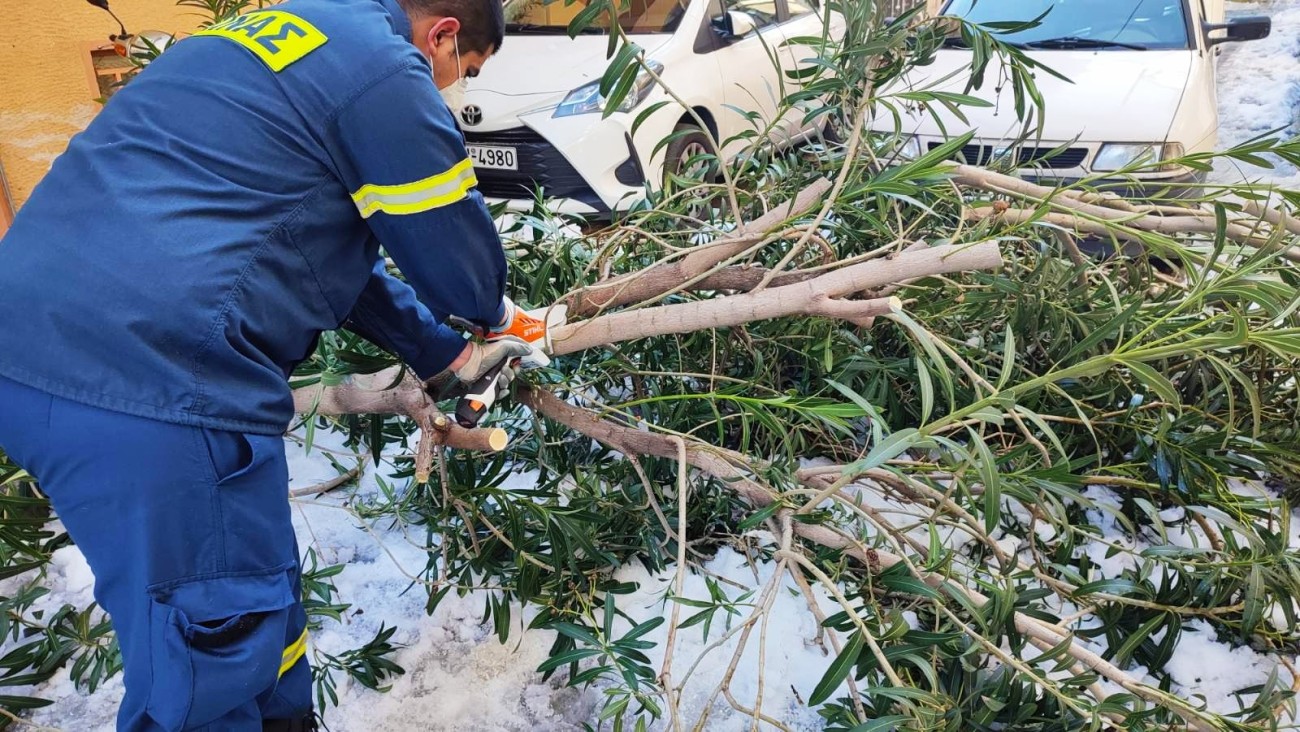 Συνεχίζονται οι προσπάθειες για την αντιμετώπιση των συνεπειών της κακοκαιρίας
