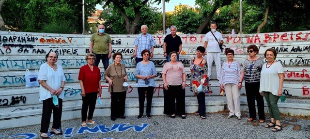 Καλοκαιρινή εκδήλωση της χορωδίας των ΚΑΠΗ στην πλατεία Τσιρακοπούλου 