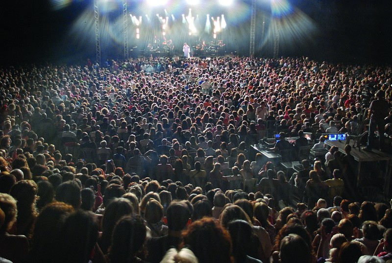Φεστιβάλ με φως πολιτισμού... Στη Σκιά των Βράχων <br>Οι Δήμοι Βύρωνα και Δάφνης -Υμηττού ενώνουν δυνάμεις!</br>