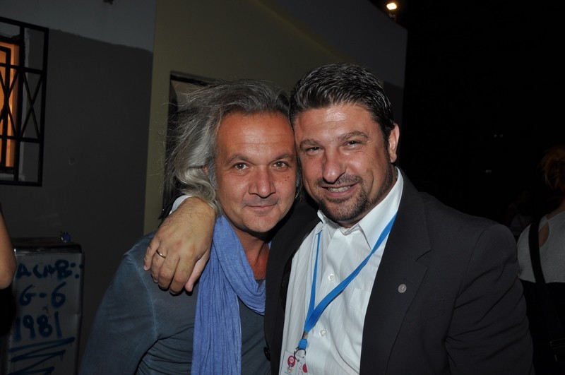 Ο Γιάννης Χαρούλης στο κατάμεστο Θέατρο Βράχων