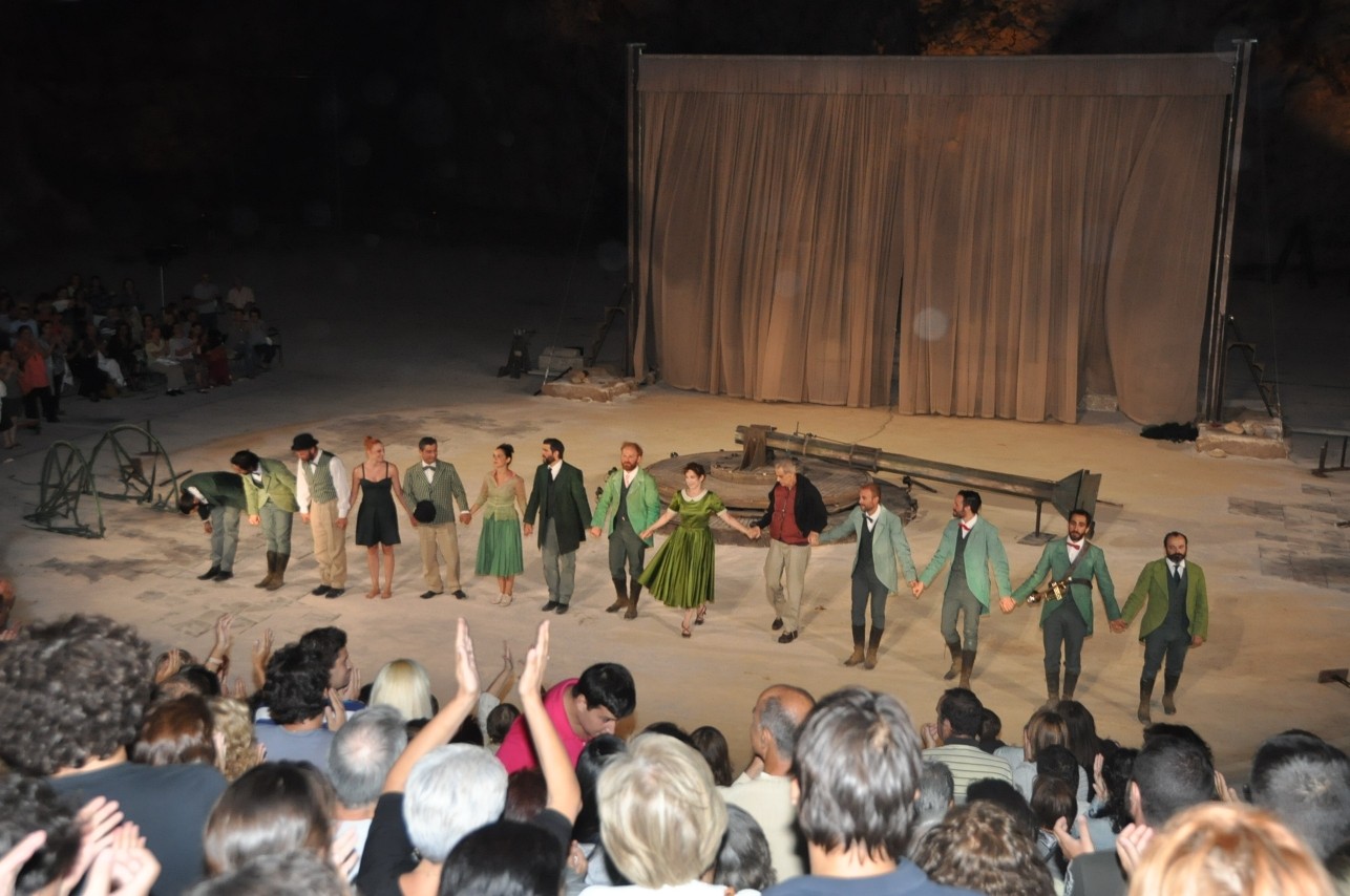 Χειροκρότημα για τον «Αμφιτρύονα» του Μολιέρου στο Θέατρο Βράχων