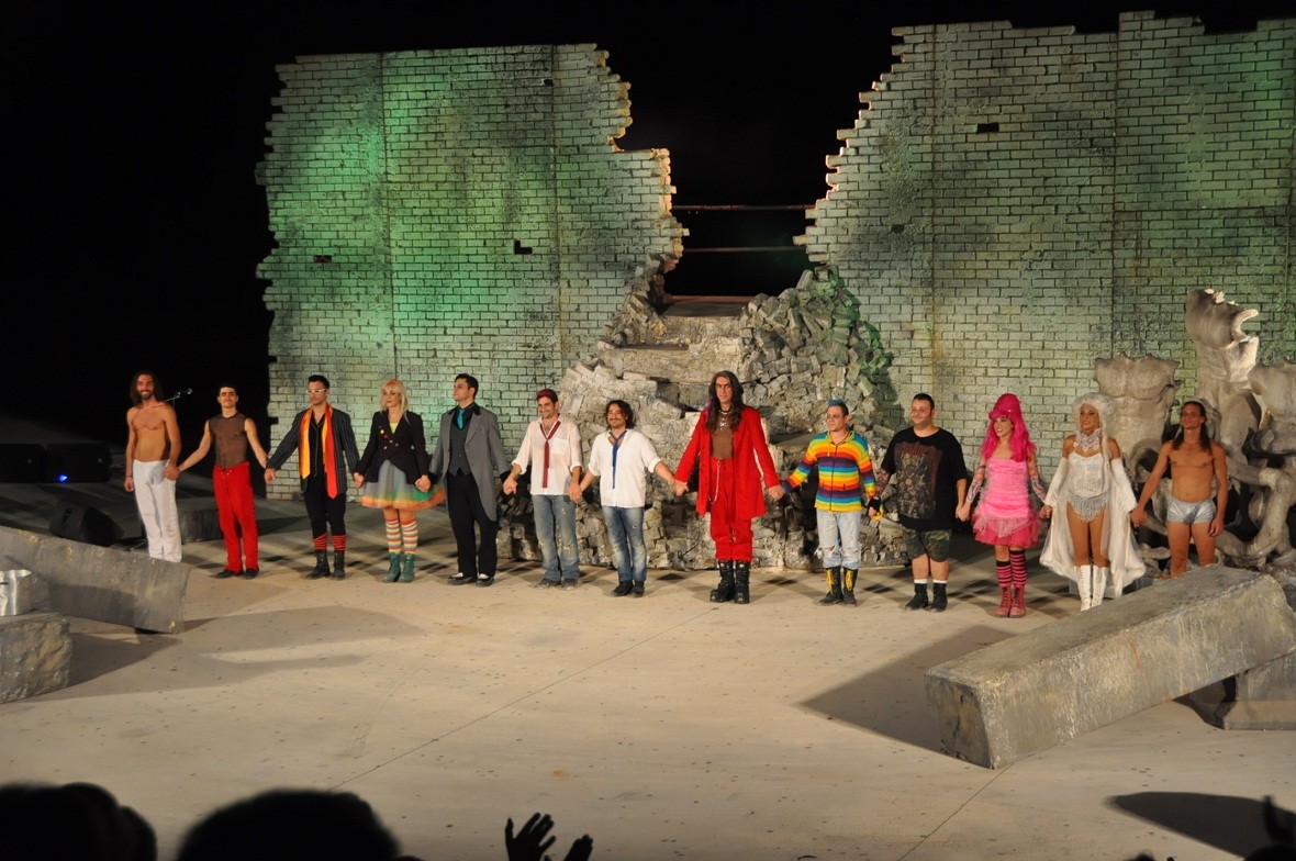 Οι «Όρνιθες» του Αριστοφάνη σήμερα στο Θέατρο Βράχων