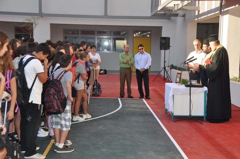 Εγκαινιάστηκε και παραδόθηκε στους μαθητές το νέο βιοκλιματικό Γυμνάσιο Καρέα 