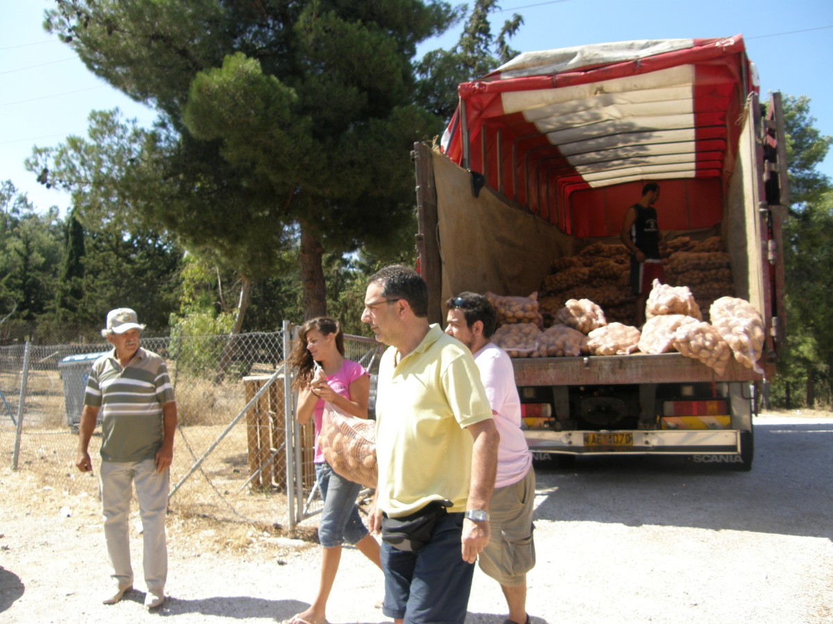 Με επιτυχία πραγματοποιήθηκε και η τρίτη διανομή πατάτας