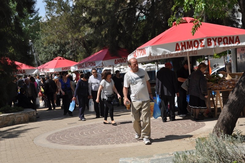 Οι Βυρωνιώτες συνεχίζουν να στηρίζουν το δικό τους «Χωριό Παραγωγών»