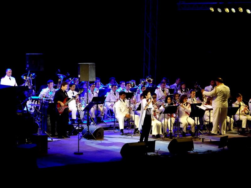 «Μια αγκαλιά τραγούδια» στο Θέατρο Βράχων έφερε η ¶λκηστις Πρωτοψάλτη 