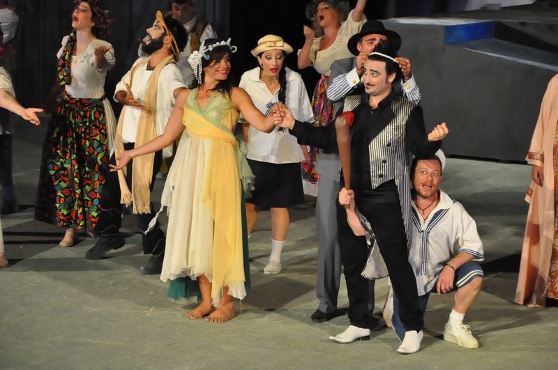 H «Ειρήνη» του Αριστοφάνη «Στη σκιά των Βράχων»