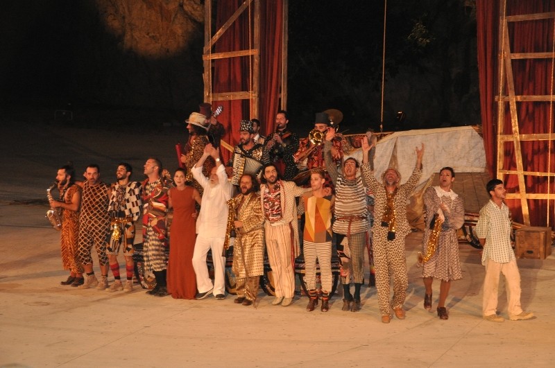 Γέμισε «Πλούτο» το Θέατρο Βράχων