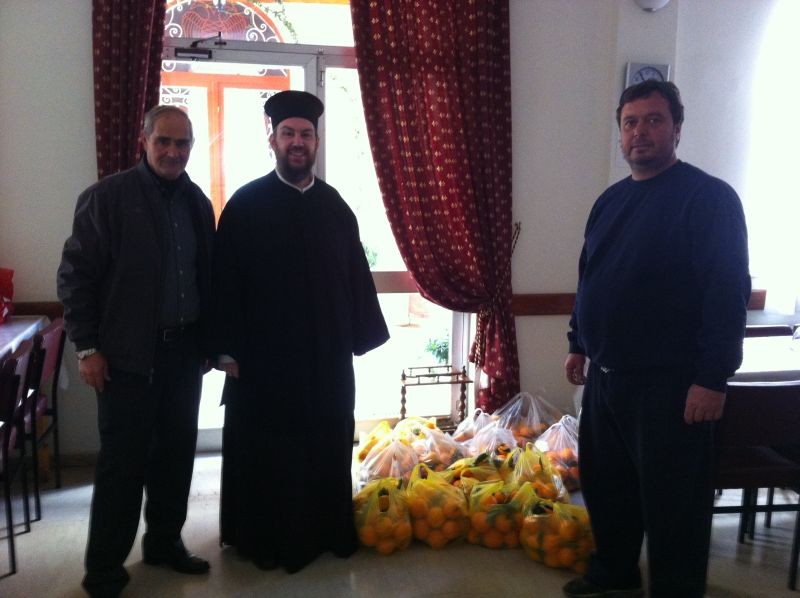 Συνεχής η κοινωνική προσφορά του Δήμου Βύρωνα! <br>Ένας τόνος φρούτα και μισός τόνος ρύζι διατίθενται αυτές τις μέρες - Πάνω από 6 τόνοι δωρεάν τρόφιμα για την ενίσχυση των απόρων