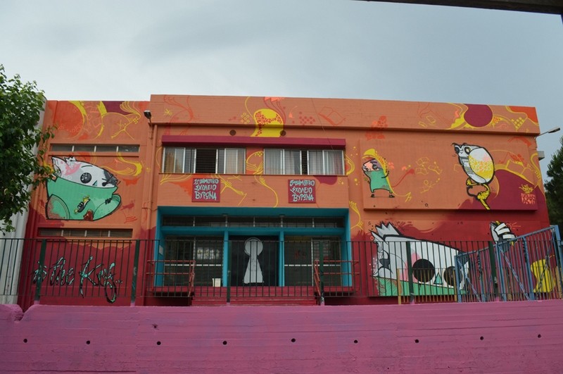 Ζωγραφίζοντας σχολικά κτίρια στον Βύρωνα