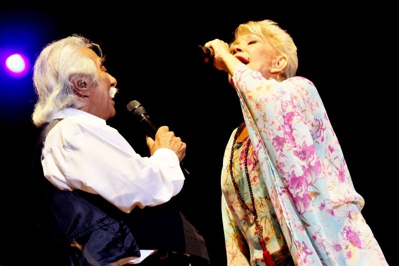 Ρεσιτάλ ερμηνείας έδωσαν στους Βράχους η Μαρινέλλα και ο Κώστας Χατζής 