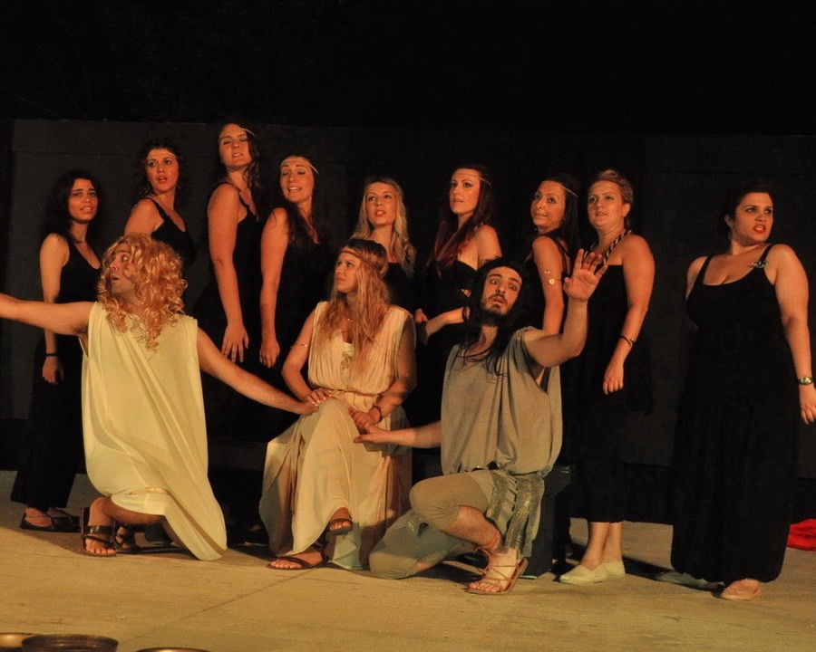 Το Θεατρικό Εργαστήρι του Δήμου Βύρωνα «Στη σκιά των Βράχων» 