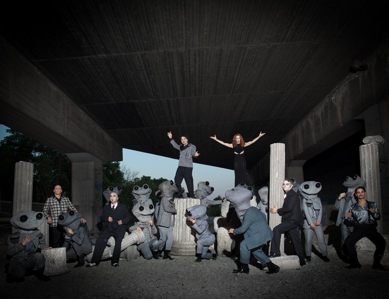 Οι «Βάτραχοι» από το Εθνικό Θέατρο «Στη σκιά των Βράχων»