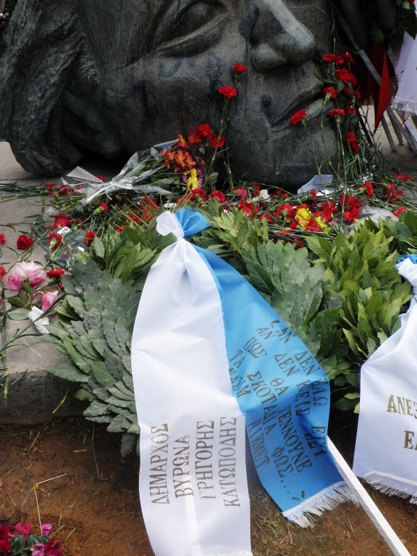 Κατάθεση στεφάνου στο Πολυτεχνείο από το Δήμαρχο Βύρωνα