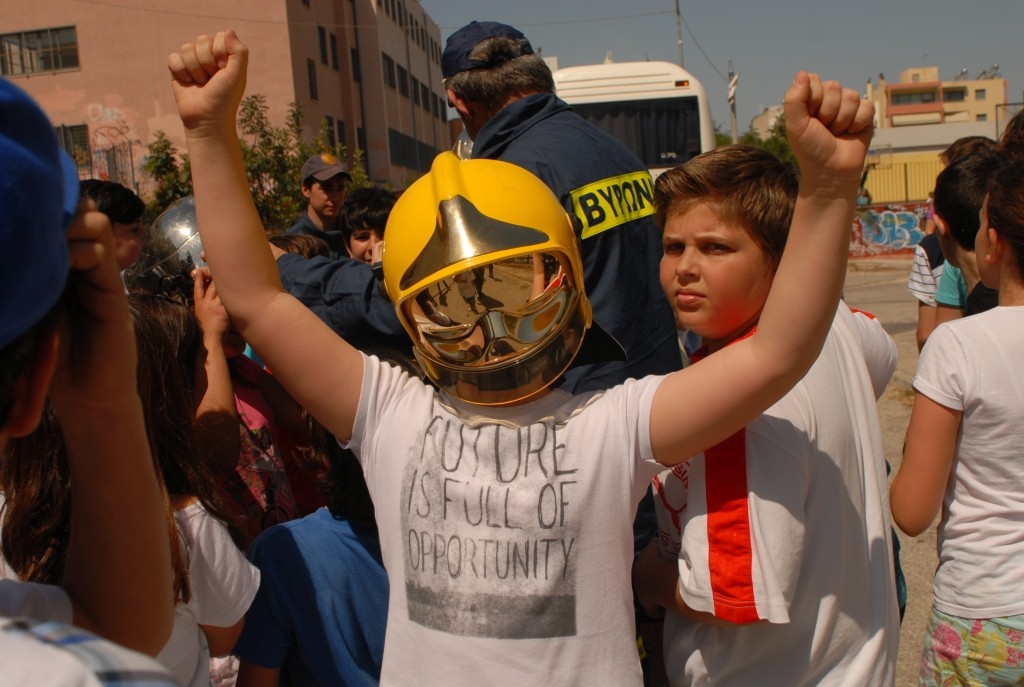 Απεγκλωβισμός μαθητών από καιγόμενο λεωφορείο