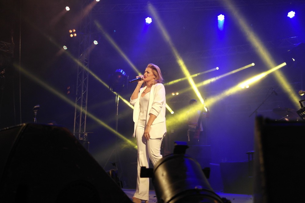 Φωτογραφικό λεύκωμα από τις συναυλίες της Νατάσας Μποφίλιου