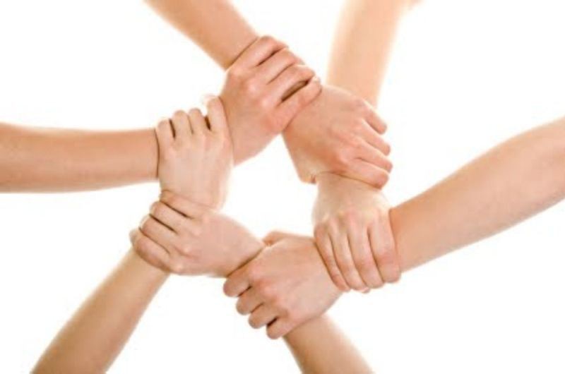 Δωρεά υποδημάτων σε παιδιά οικονομικά αδύναμων οικογενειών