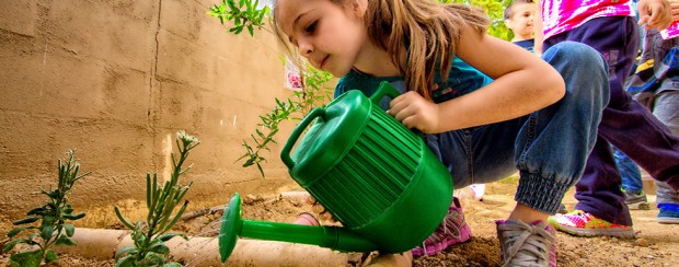 Τα νήπια του 13ου φροντίζουν το σχολείο τους