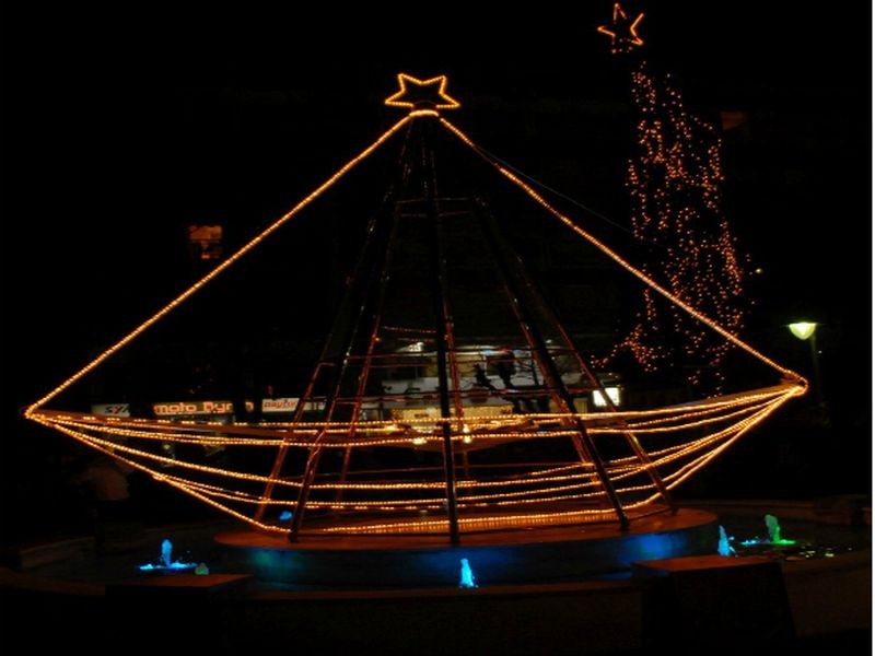 ¶ναμμα Χριστουγεννιάτικου Δέντρου Δήμου Βύρωνα, (13/12/2015, 16:30, Πάρκο Καραολή και Δημητρίου)