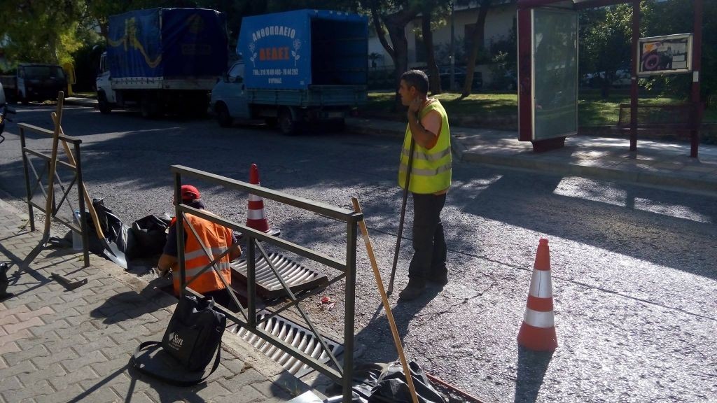 Καθαρισμός φρεατίων από τον Δήμο Βύρωνα
