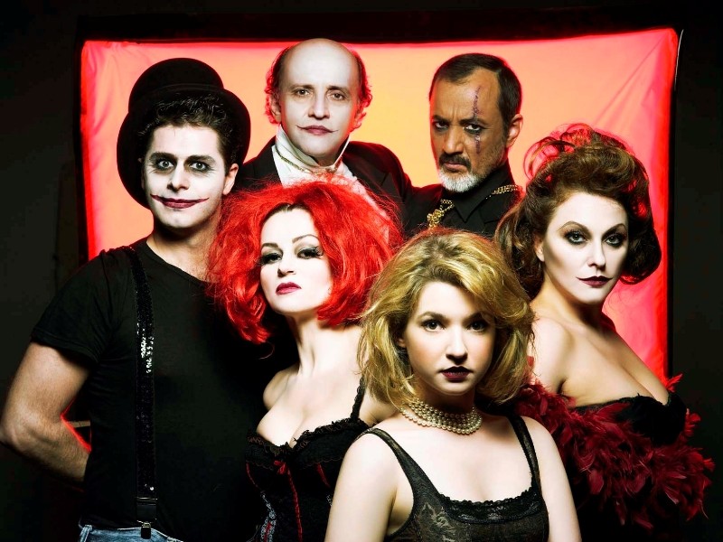 ΣΤΗ ΣΚΙΑ ΤΩΝ ΒΡΑΧΩΝ 2009 - Θεατρική Παράσταση Η ΟΠΕΡΑ ΤΗΣ ΠΕΝΤΑΡΑΣ των Μπρεχτ - Βάιλ