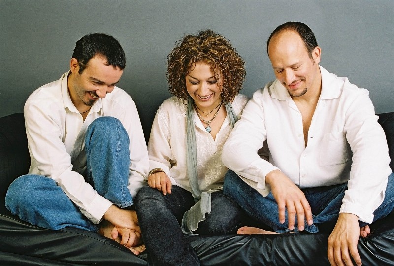 ΣΤΗ ΣΚΙΑ ΤΩΝ ΒΡΑΧΩΝ 2009 - Συναυλία ΠΡΟΣΟΧΗ ΤΡΙΦΩΝΟ - ΝΑ Μ'ΑΓΑΠΑΣ 