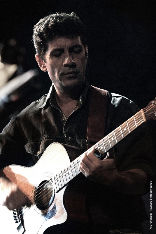 ΣΤΗ ΣΚΙΑ ΤΩΝ ΒΡΑΧΩΝ 2009 - Συναυλία ΣΩΚΡΑΤΗΣ ΜΑΛΑΜΑΣ