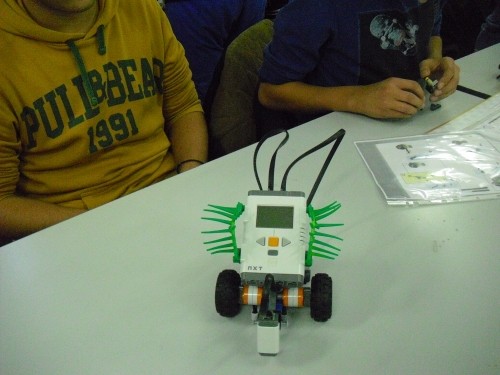 Δίπλωμα μεγάλου ρομποτικού επιστήμονα απένειμε το 5ο ΓΕΛ Βύρωνα