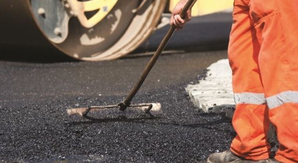 Ανασφαλτώσεις, μπετοστρώσεις και πλακοστρώσεις οδών Δήμου Βύρωνα για την ασφάλεια των πολιτών