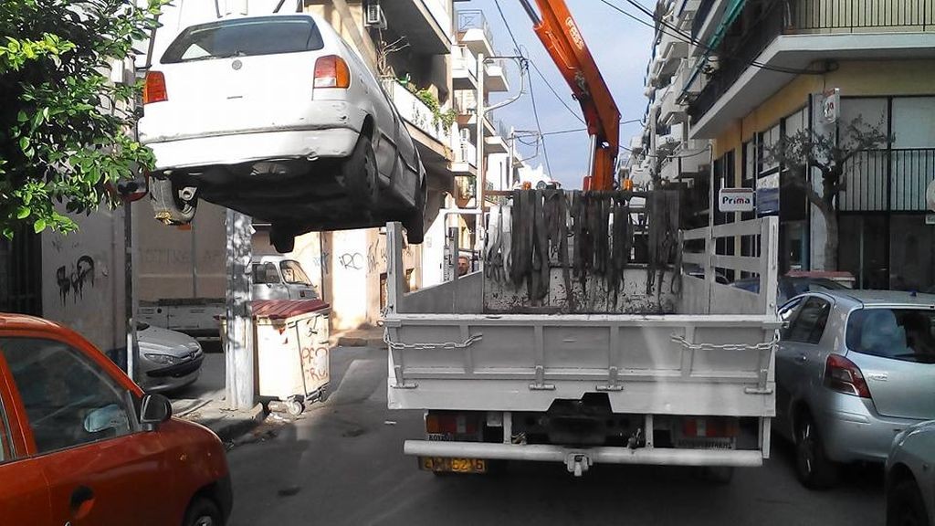 Απόσυρση εγκαταλελειμμένων οχημάτων στο Δήμο Βύρωνα