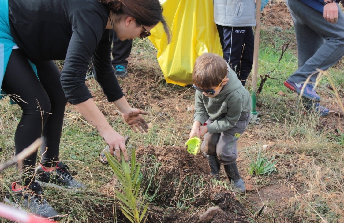 Αναδάσωση του Υμηττού από τον Δήμο Βύρωνα, τον ΣΠΑΥ και την Εθελοντική Ομάδα Δασοπροστασίας Δ. Βύρωνα την Κυριακή 12 Μαρτίου