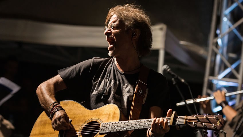 O Μίλτος Πασχαλίδης στις 7/6 στο φεστιβάλ Στη Σκιά των Βράχων 2017