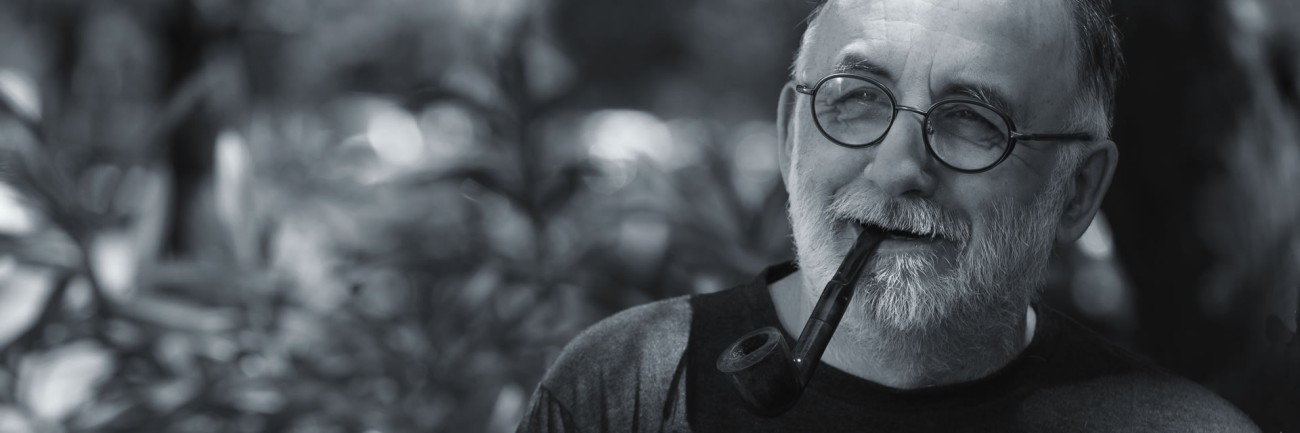 ΦΕΣΤΙΒΑΛ ΣΤΗΝ ΣΚΙΑ ΤΩΝ ΒΡΑΧΩΝ: ΘΑΝΟΣ ΜΙΚΡΟΥΤΣΙΚΟΣ - «Όσοι περπάτησαν μαζί μου» - Πέμπτη 7 & Παρασκευή 8 Ιουνίου