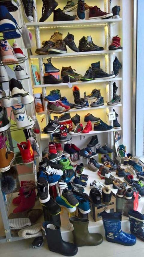 Δωρεάν διανομή παπουτσιών σε παιδιά οικονομικά αδύναμων οικογενειών