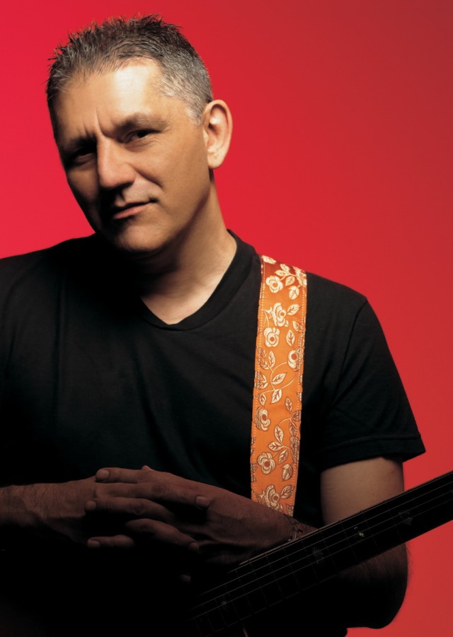 Αυλαία για τους Τραγουδοποιούς