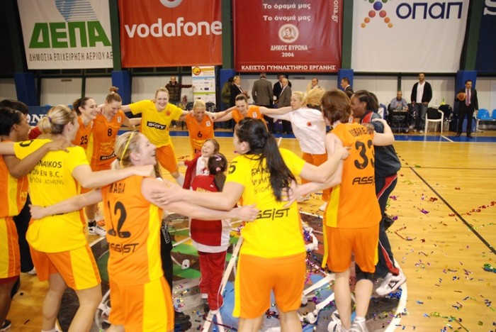 Ο Βύρωνας στην κορυφή της Ευρώπης <br>¶ξια στέφθηκε Κυπελλούχος Ευρώπης 2010 η γυναικεία ομάδα μπάσκετ του Αθηναϊκού</br>
